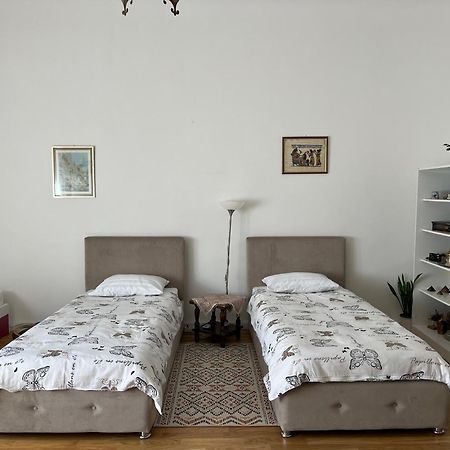 The Best Location Salon Apartment With Main Street View Сараєво Екстер'єр фото