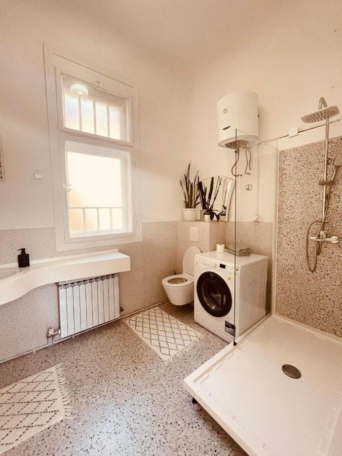The Best Location Salon Apartment With Main Street View Сараєво Екстер'єр фото