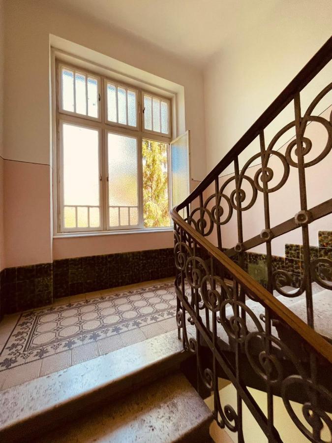 The Best Location Salon Apartment With Main Street View Сараєво Екстер'єр фото