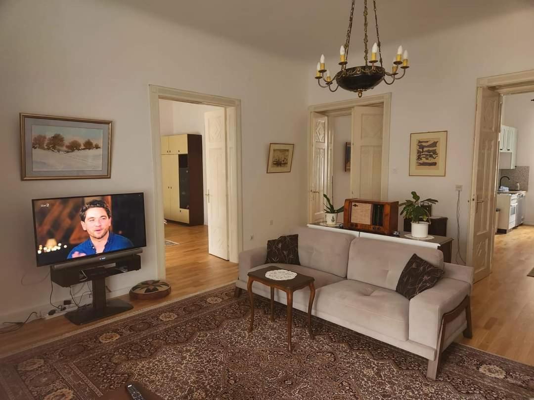 The Best Location Salon Apartment With Main Street View Сараєво Екстер'єр фото